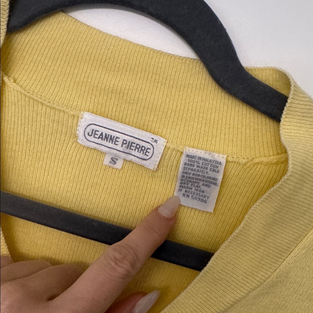 Classic Butter Yellow Sleeveless Top - Picture 4 of 9